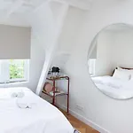 Apartment Trendy 2 Bedroom On Perfect Location Amsterdam